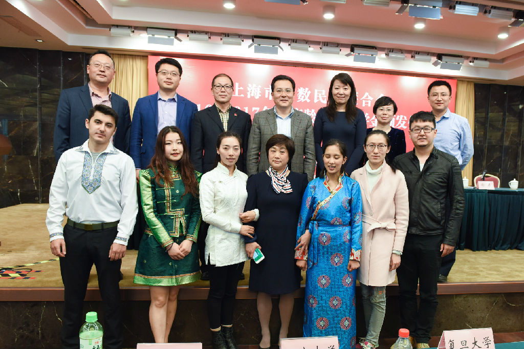 beat365手机版官网师生和市民族联领导合影.JPG
