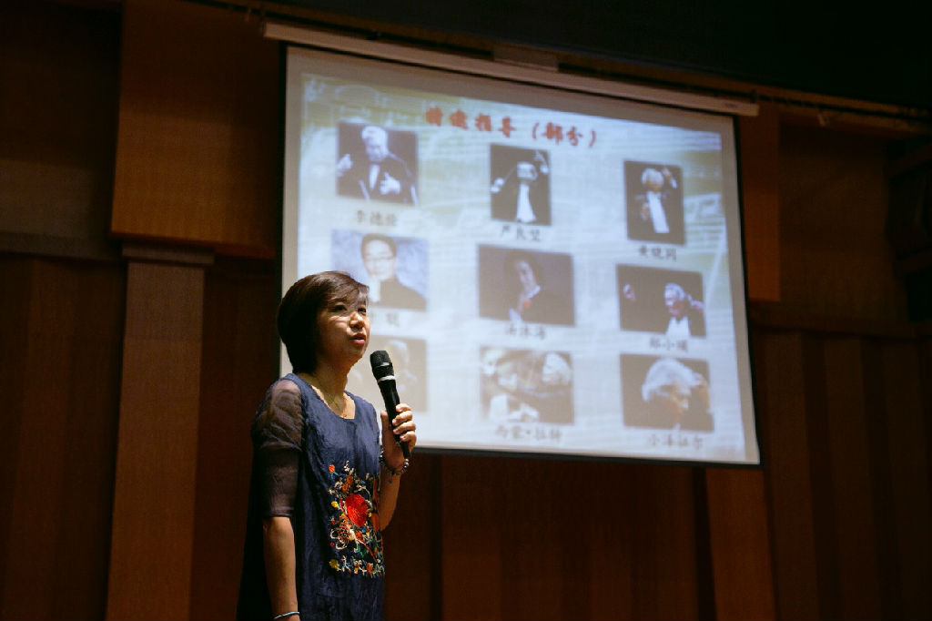 肖阳老师为新生们介绍beat365校史与beat365交响乐团历史.jpg