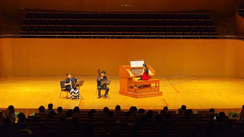 东艺演出3.jpg